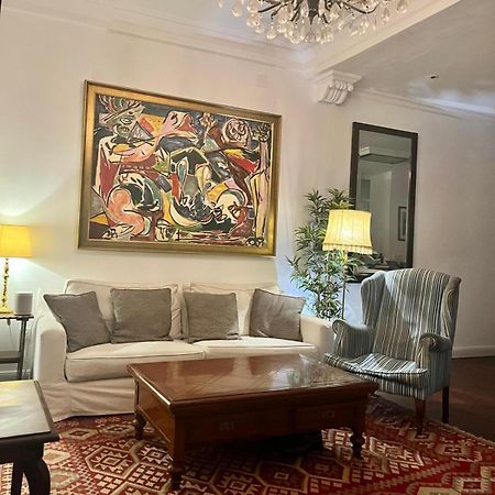 Small Stylish Room With Comfortable Queen-Size Bed In Very Large, Beautifully Decorated Shared Flat In The Historic Centre Of Málaga Buitenkant foto