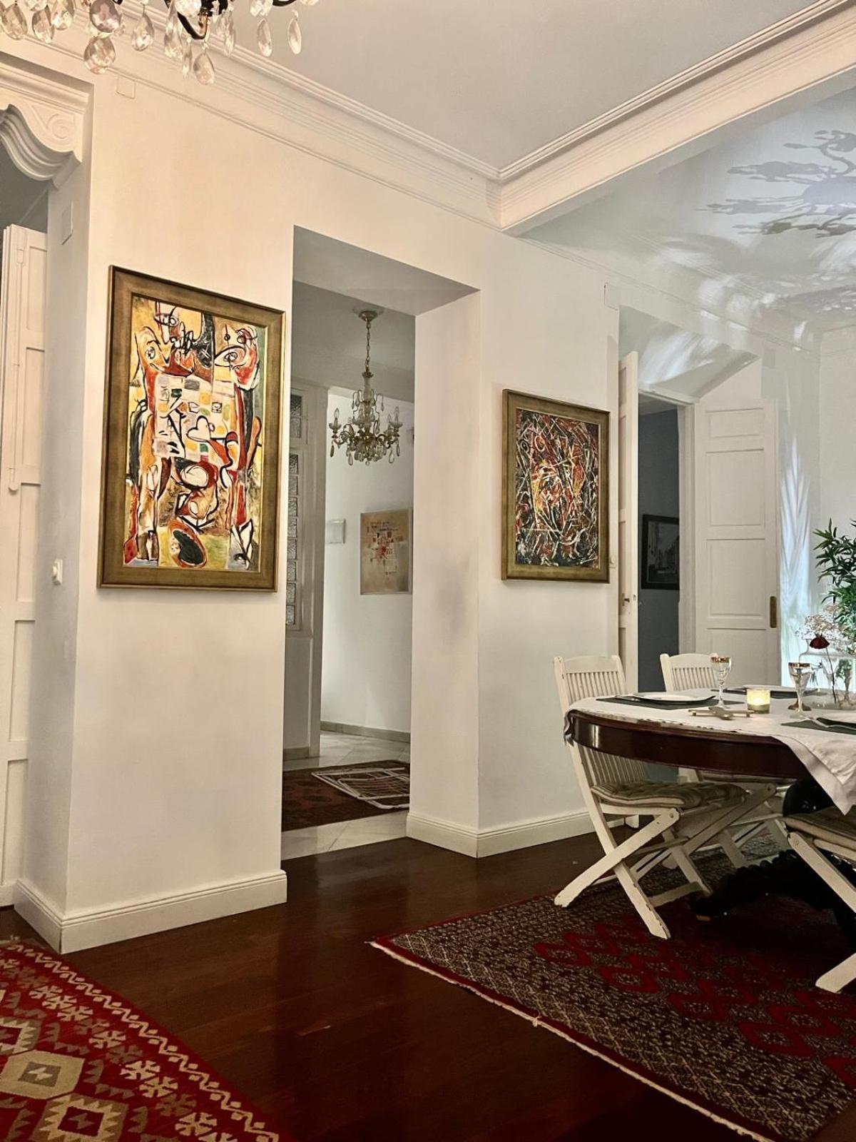 Small Stylish Room With Comfortable Queen-Size Bed In Very Large, Beautifully Decorated Shared Flat In The Historic Centre Of Málaga Buitenkant foto